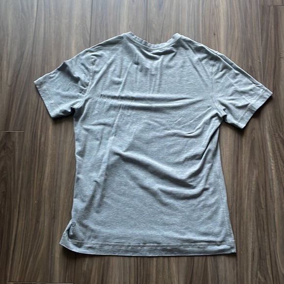 Lulu Lemon 5 Year Basic T (v-neck) 👕 - Picture 2 of 2